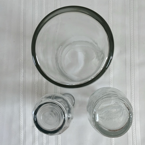 3 Clear Glass Vases Vintage Heights: 9" / 9" / 7.5" - Picture 3 of 13